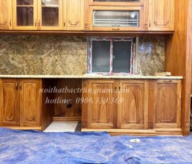 Mẫu tủ bếp gỗ gõ đỏ tân cổ điển TB26