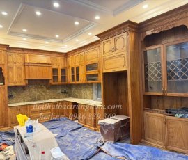 Mẫu tủ bếp gỗ gõ đỏ tân cổ điển TB26