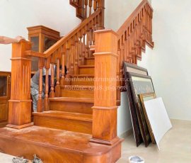 Thi công mẫu cầu thang gỗ gõ đỏ CT07GD