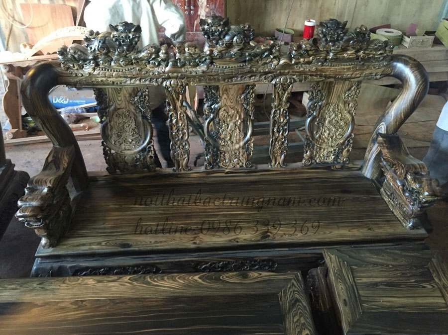 ban-ghe-phong-khach-go-mun