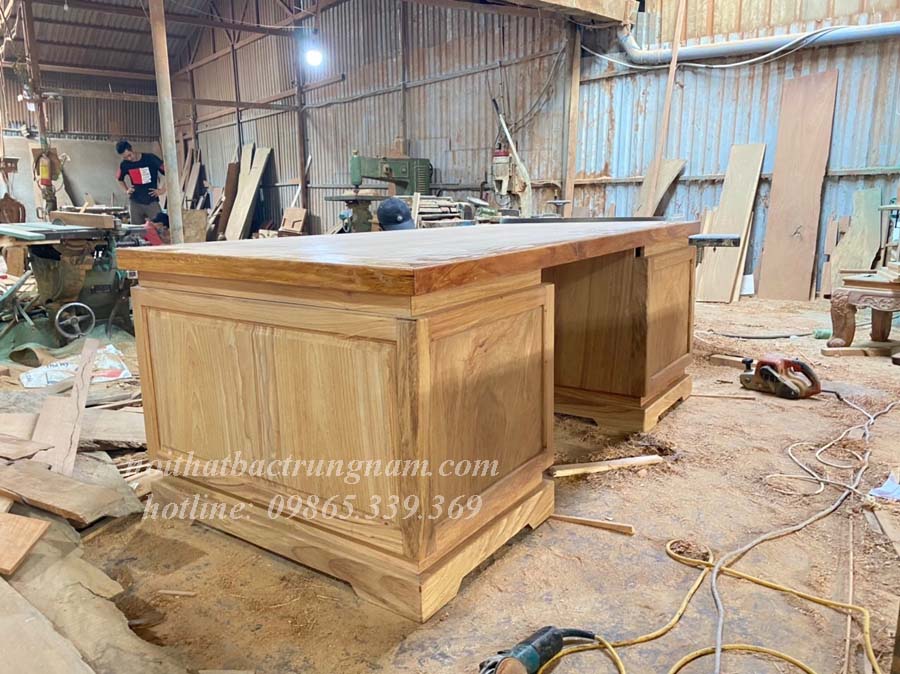 Mẫu bàn làm việc gỗ gõ đỏ LV02