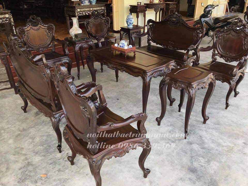 Mẫu bàn ghế lu-y thường xuất hiện trong các ngôi nhà cổ người Việt