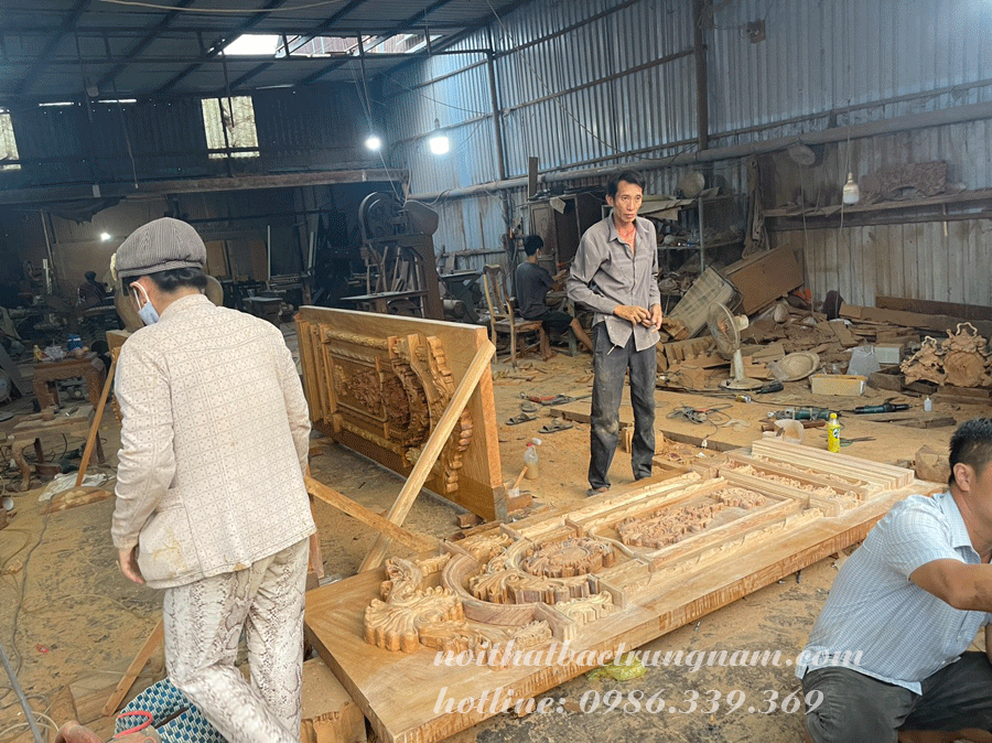 bo-cua-phong-khach-co-dien-4-canh