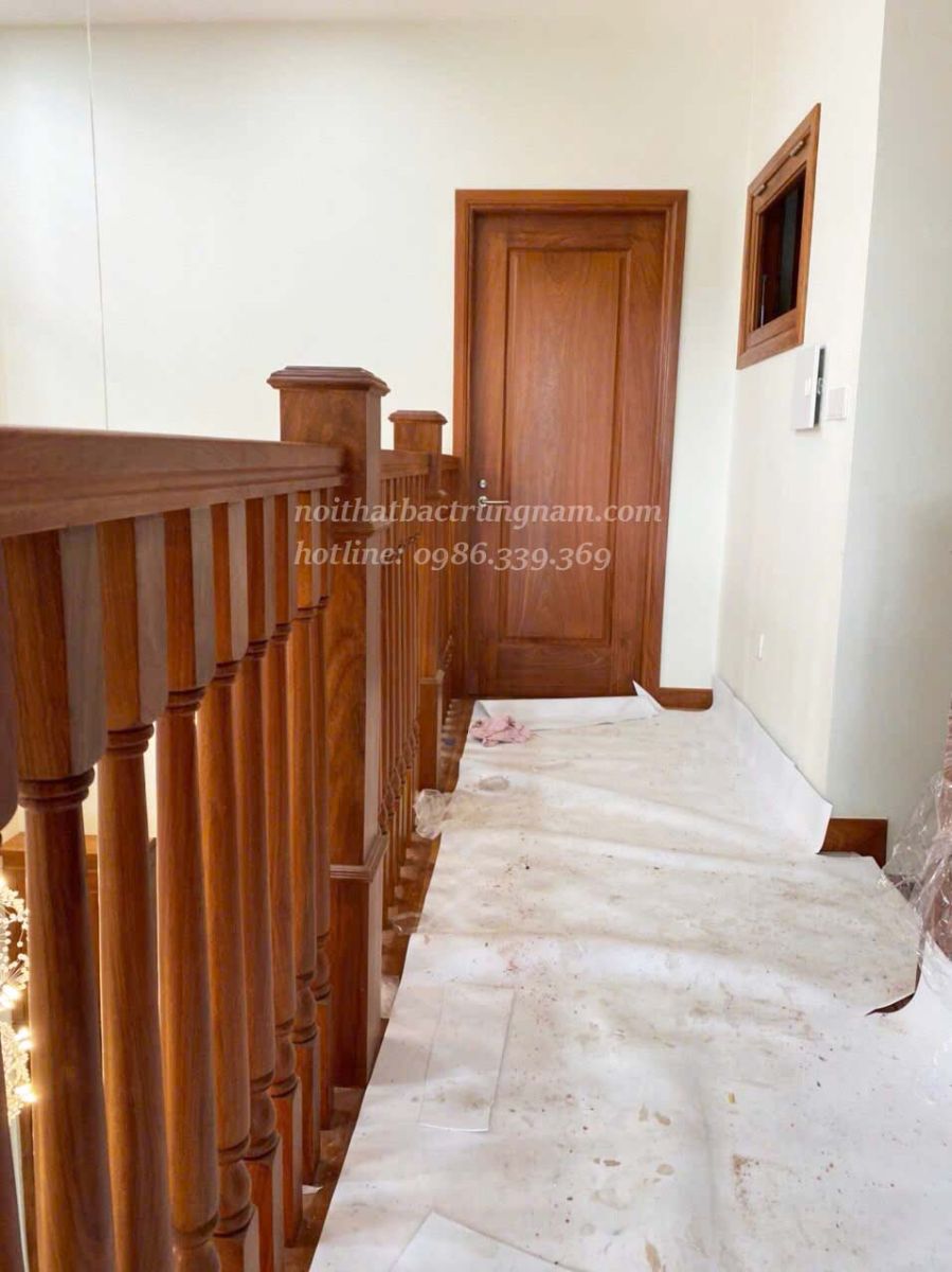Bộ cửa phòng gỗ gõ đỏ nguyên tấm CP17GD