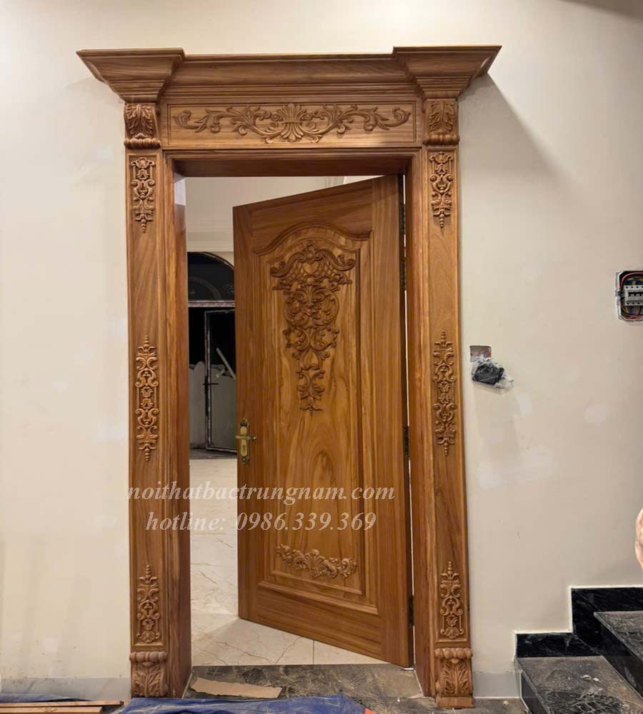 Mẫu cửa phòng tân cổ điển gỗ gõ đỏ CP26GD