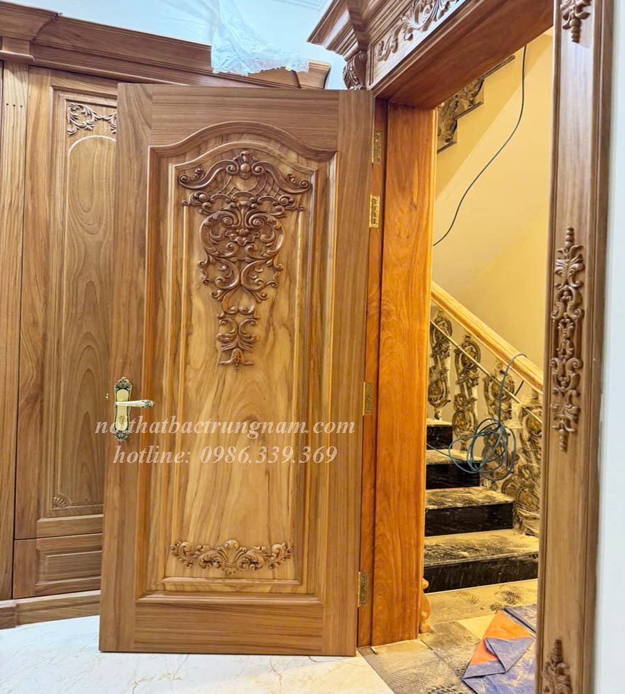 Mẫu cửa phòng tân cổ điển gỗ gõ đỏ CP26GD