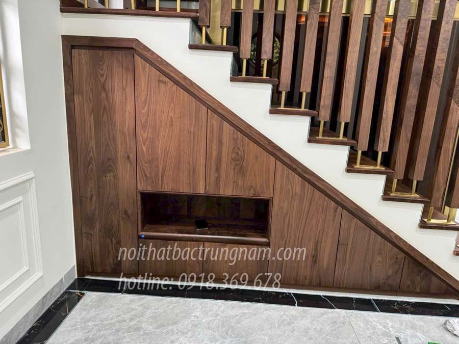 Mẫu lam cầu thang kết hợp tủ tiện dụng