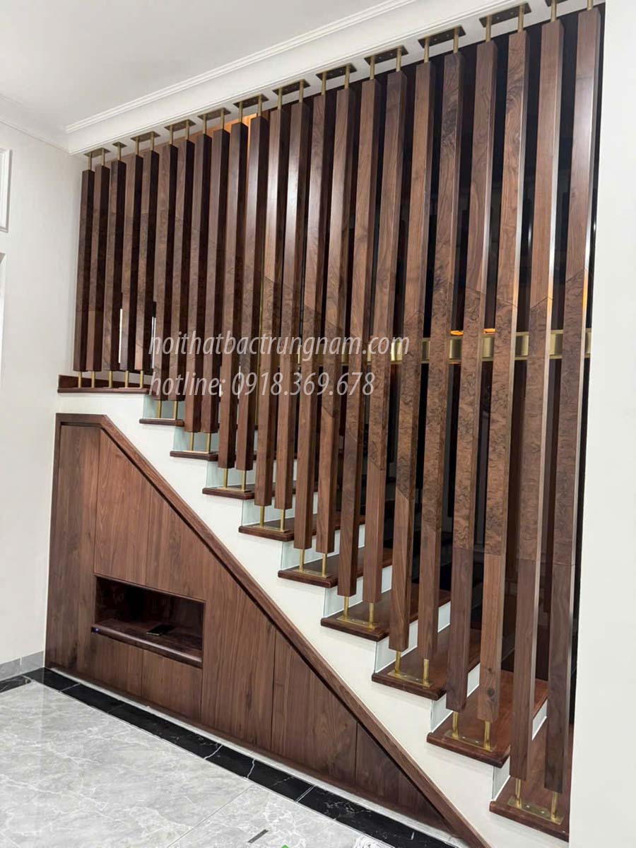 Mẫu lam cầu thang gỗ óc chó