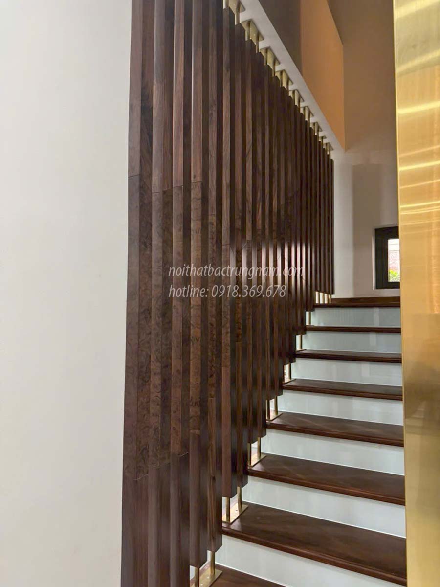 Mẫu lam cầu thang gỗ óc chó hiện đại