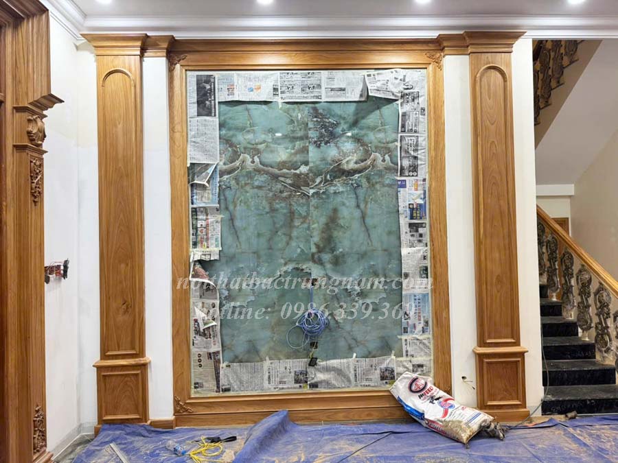 Hinh ảnh thi công nội thất gỗ gõ đỏ phong cách tân cổ điển