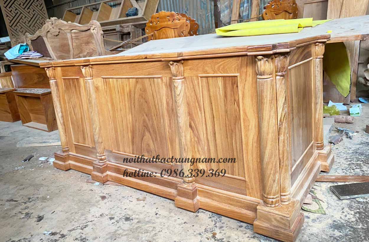 Mẫu bàn làm việc tân cổ điển cho không gian thanh lịch