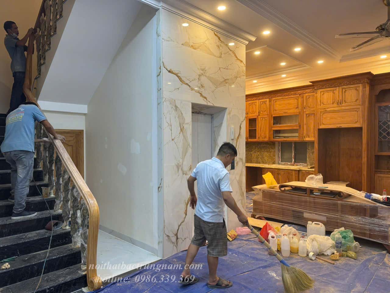 Thi công cầu thang gõ đỏ sắt nghệ thuật CT07
