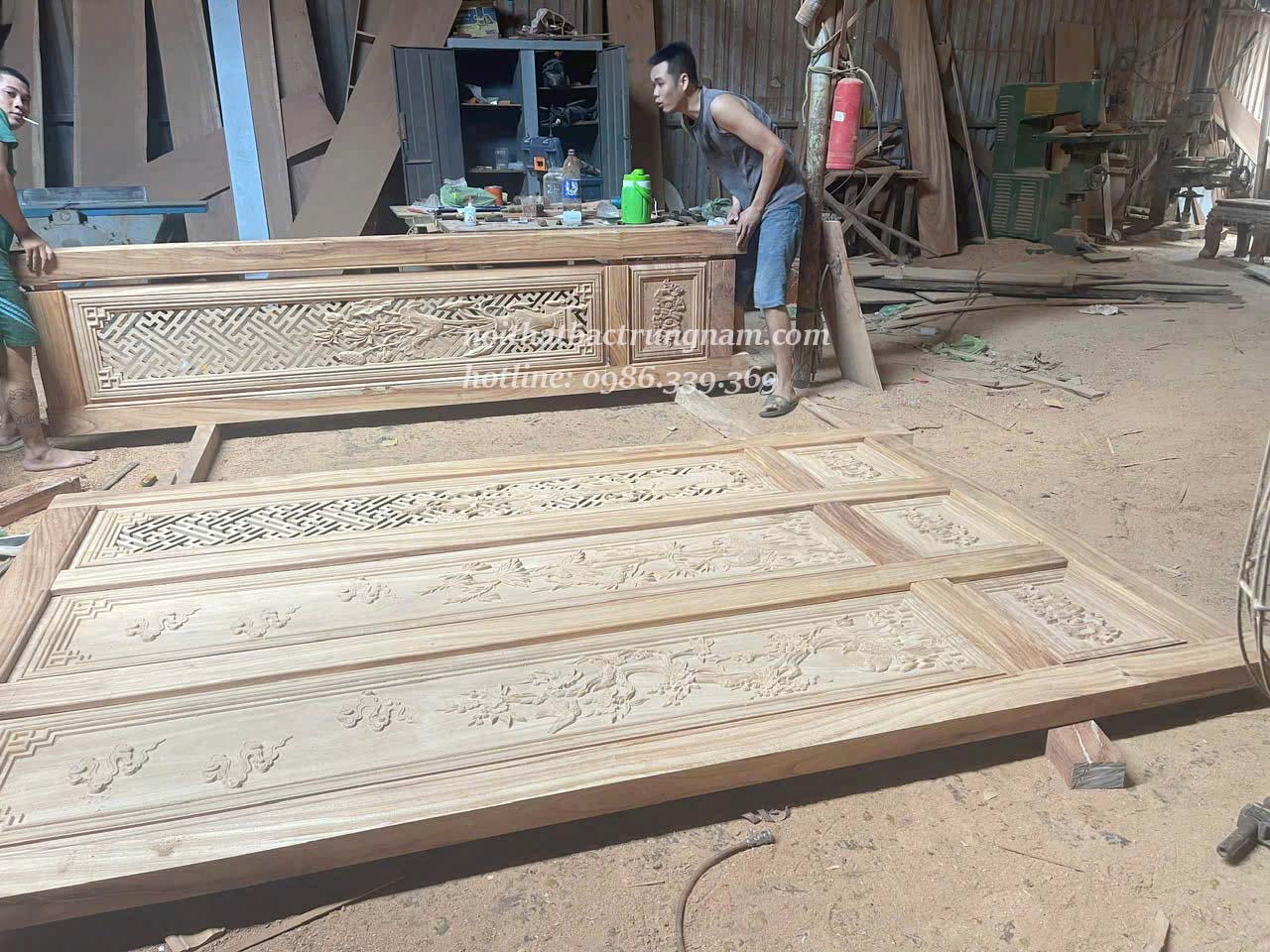 Thi công nội thất phòng thờ gỗ gõ đỏ nhà anh Thân Q12