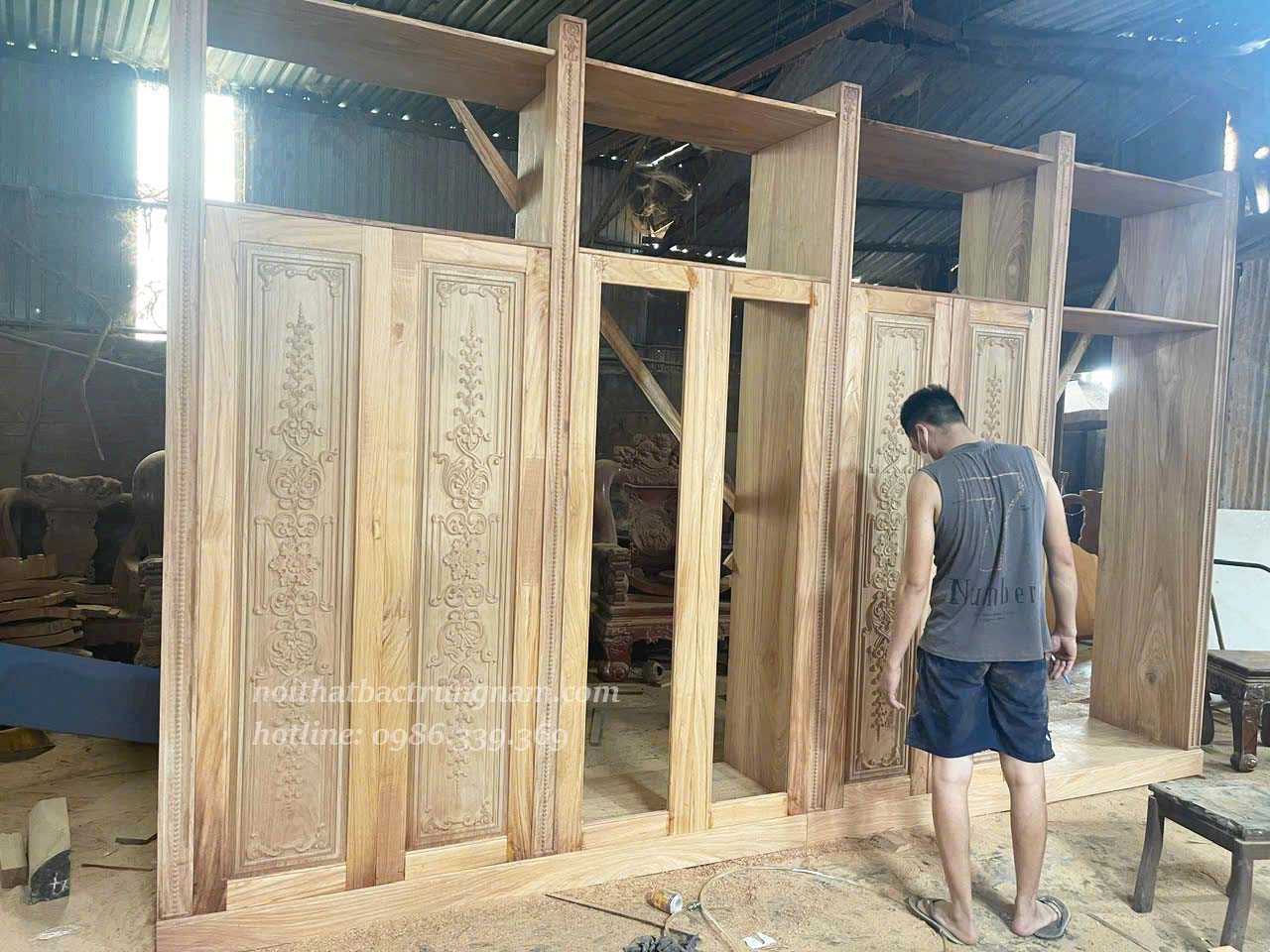 vách ngăn phòng thờ